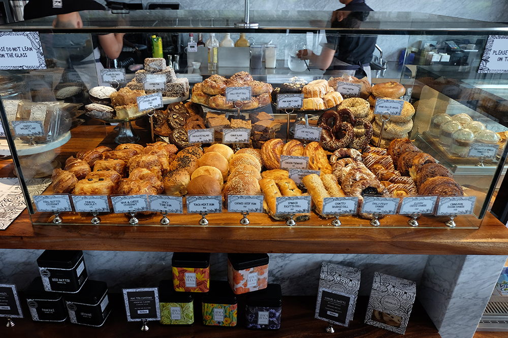 Abaca Baking Company opens 9th branch at Robinsons Galleria Cebu Let’s G, Sinjin!