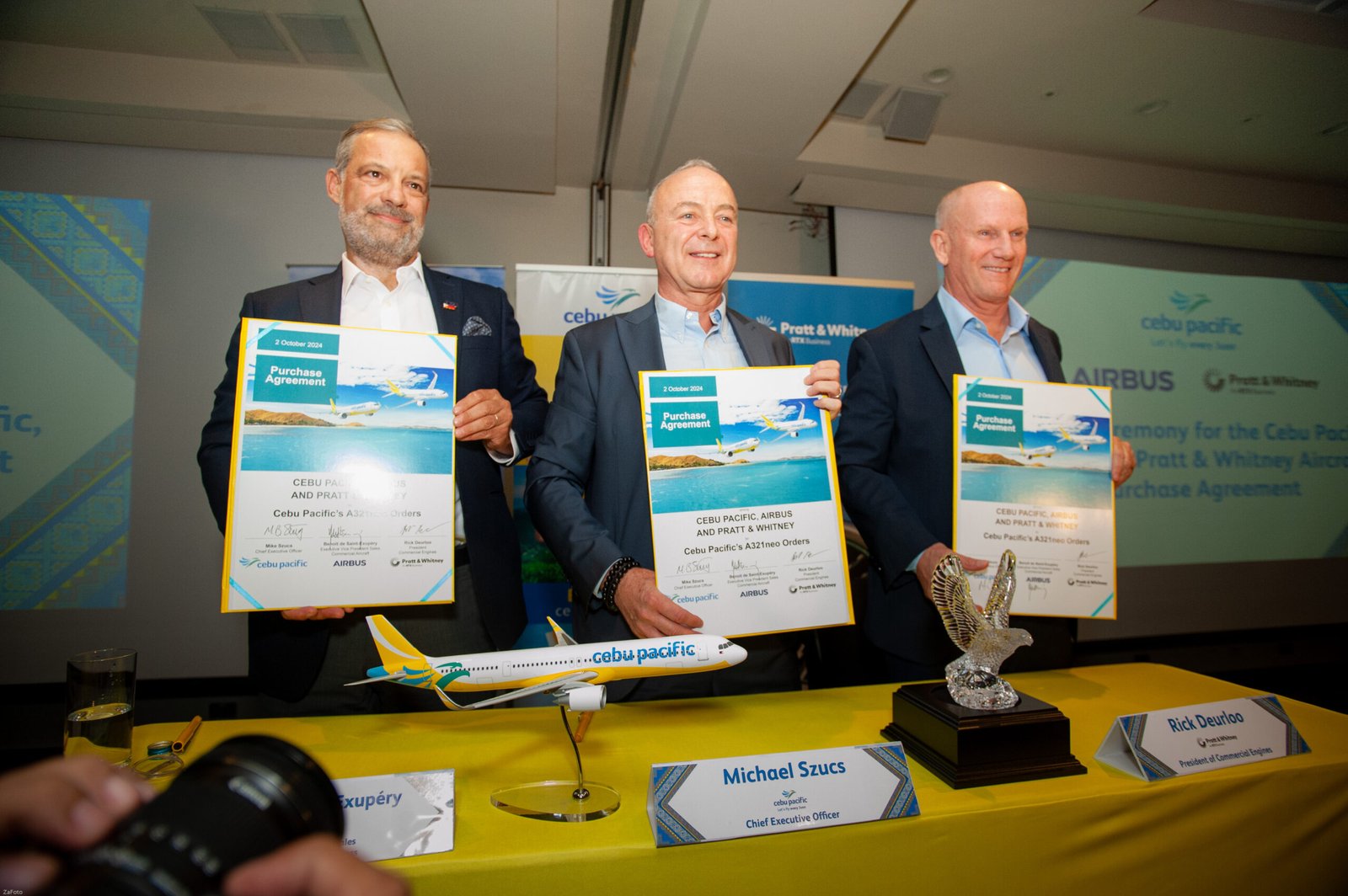 From L-R: Benoit De Saint-Exupery, Airbus EVP Sales of Commercial Aircraft business; Michael Szucs, Cebu Pacific Chief Executive Officer; and Rick Deurloo, Pratt & Whitney President of Commercial Engines lead the signing of the purchase agreement for up to 152 aircraft for Cebu Pacific.